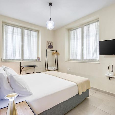 Bentzi...Boutique Apartment 1, Classic Double With Kitchenette, 2 Guests เอเธนส์ ภายนอก รูปภาพ