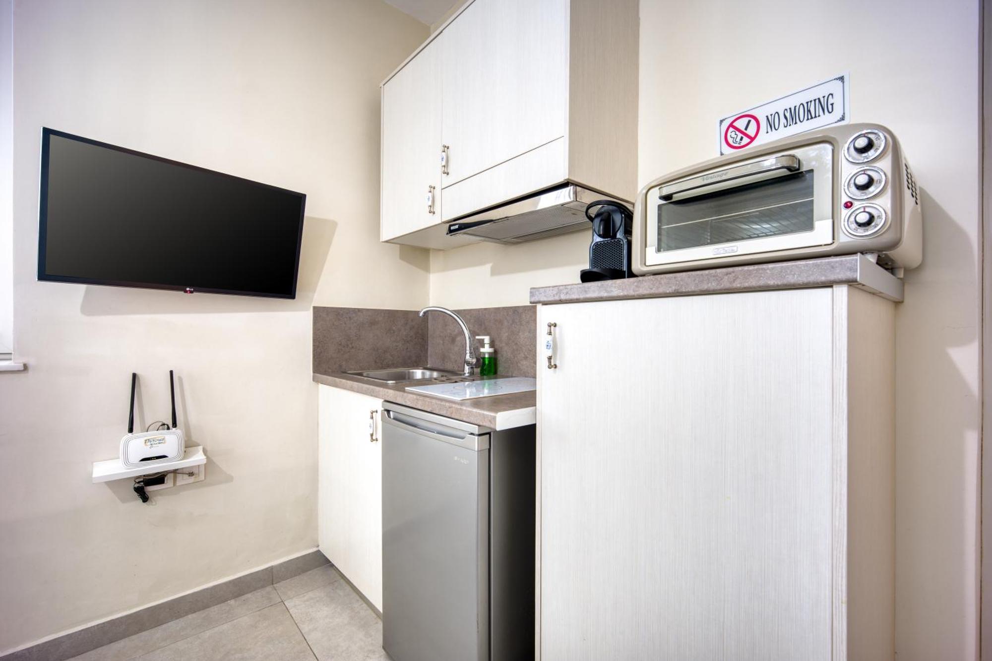 Bentzi...Boutique Apartment 1, Classic Double With Kitchenette, 2 Guests เอเธนส์ ภายนอก รูปภาพ
